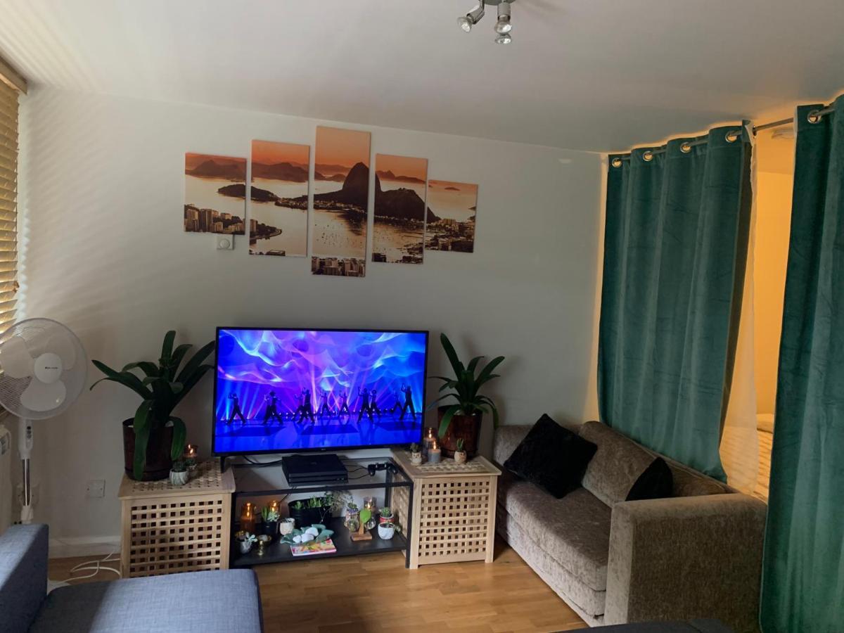 Garden Beautiful Cozy Flat , Recent Decorated. London Exterior photo